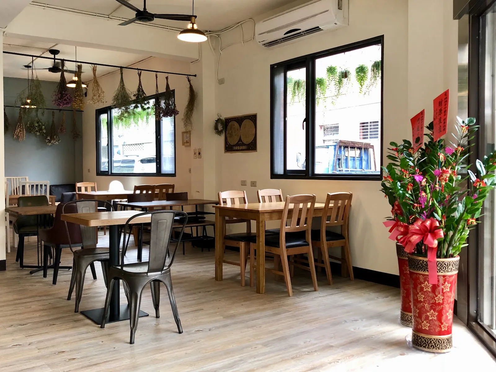 煦煦(只收現金，無開放訂位，15：00最後出餐