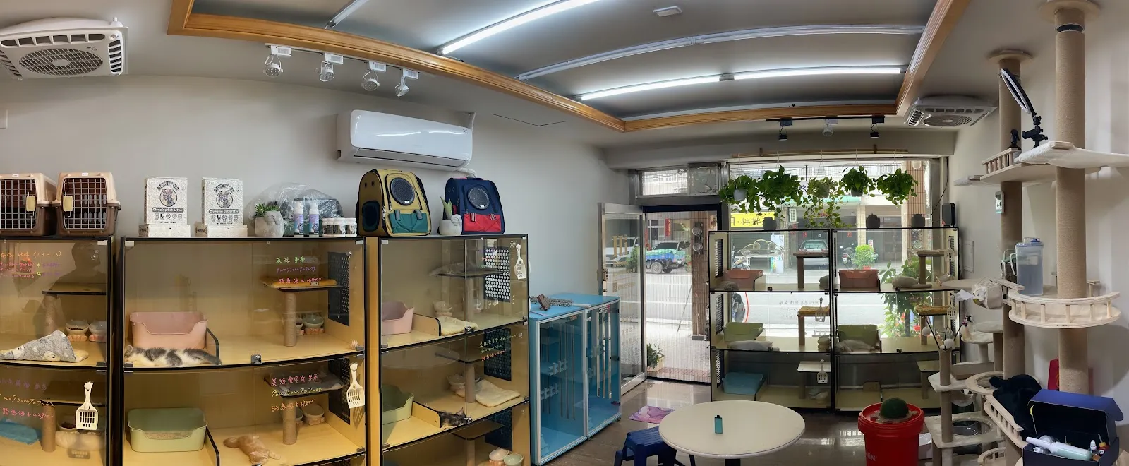 貓福居舘
